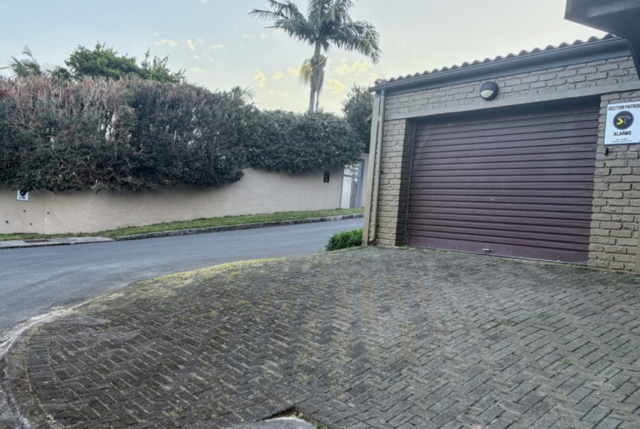 To Let 4 Bedroom Property for Rent in Bonza Bay Eastern Cape